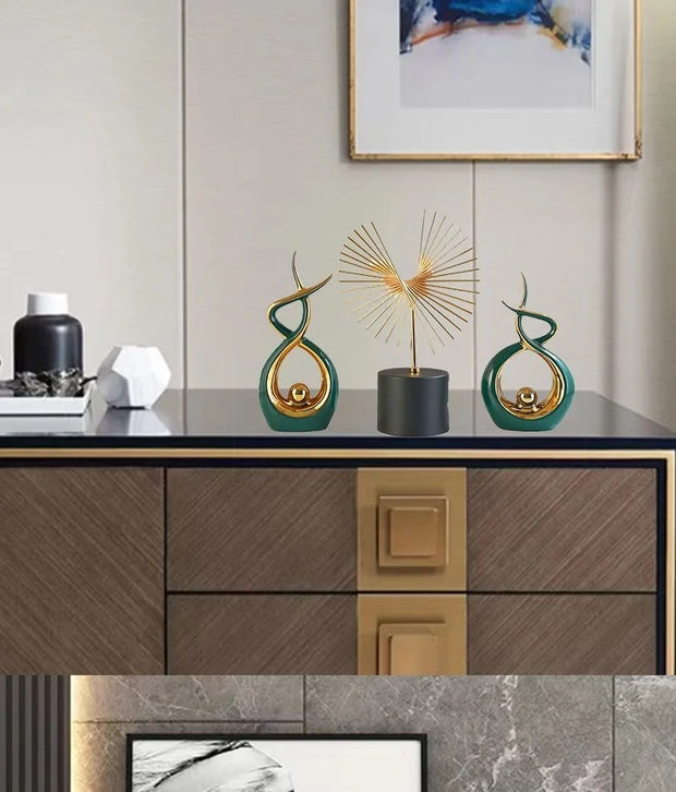 Statue Céramique Moderne “Étreinte Dorée”