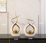 Statue Céramique Moderne “Étreinte Dorée”