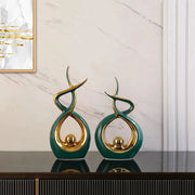 Statue Céramique Moderne “Étreinte Dorée”