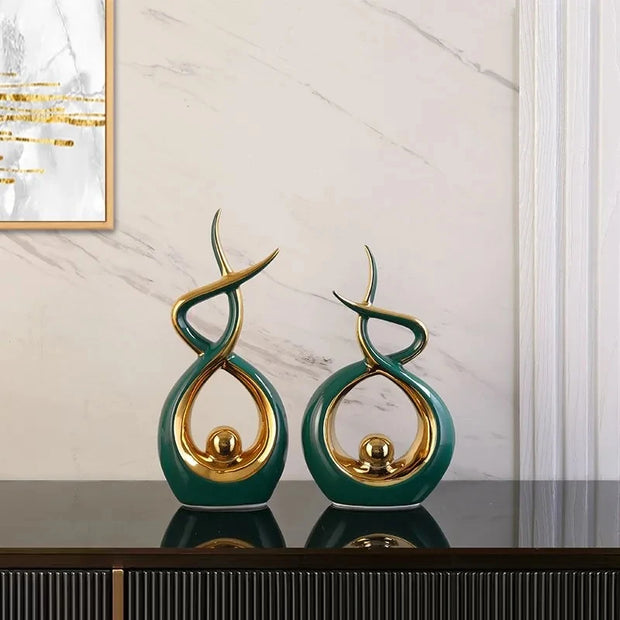 Statue Céramique Moderne “Étreinte Dorée”